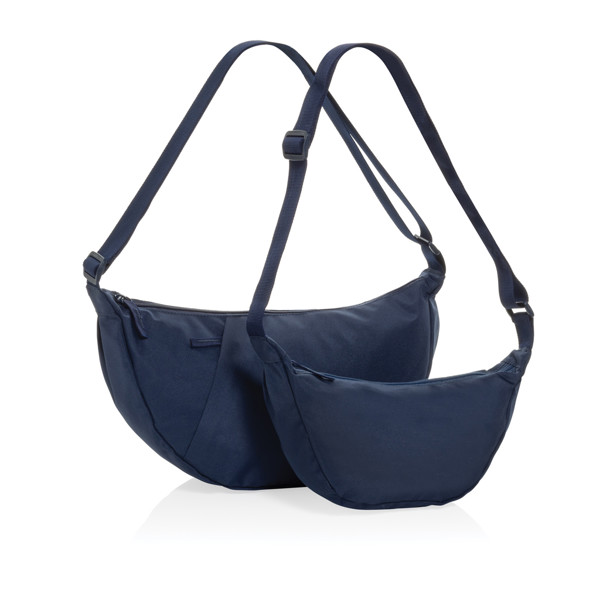 Sac bandoulière XL en rPET AWARE™ Crescent - Bleu Marine