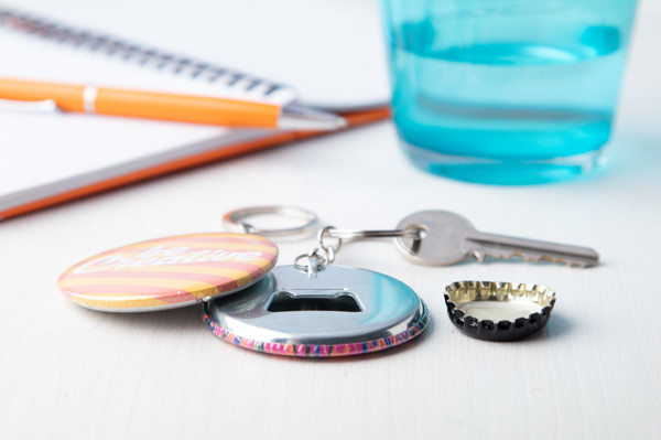 Pin Button Keyring KeyBadge Bottle