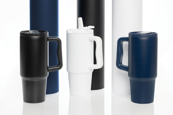 Embrace nepretekajúci tumbler z recykl. nerez. ocele 900ml - Čierna