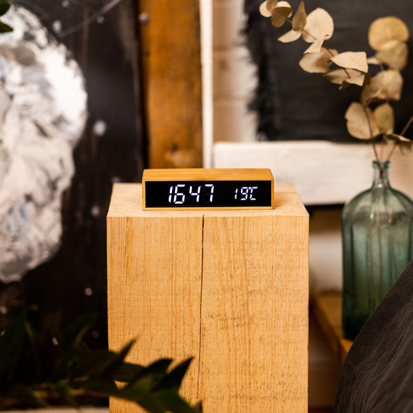 Conti wireless charger with clock