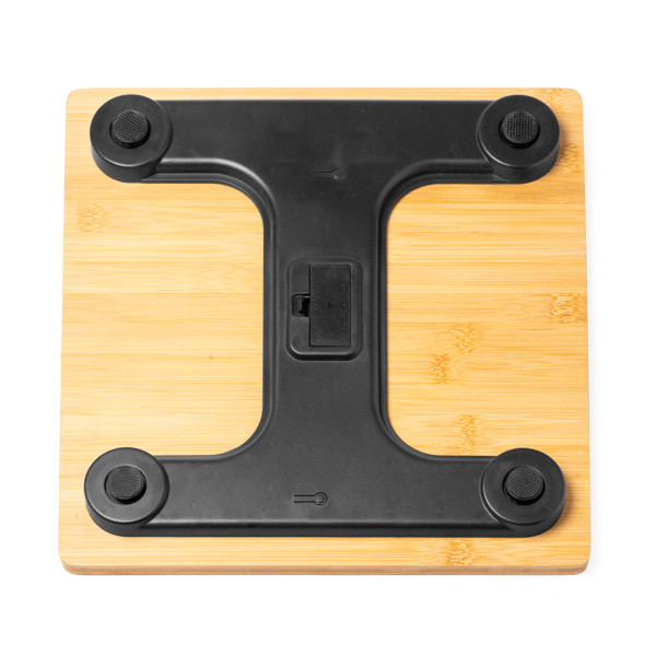 Personalised bamboo scale with digital temperature panel