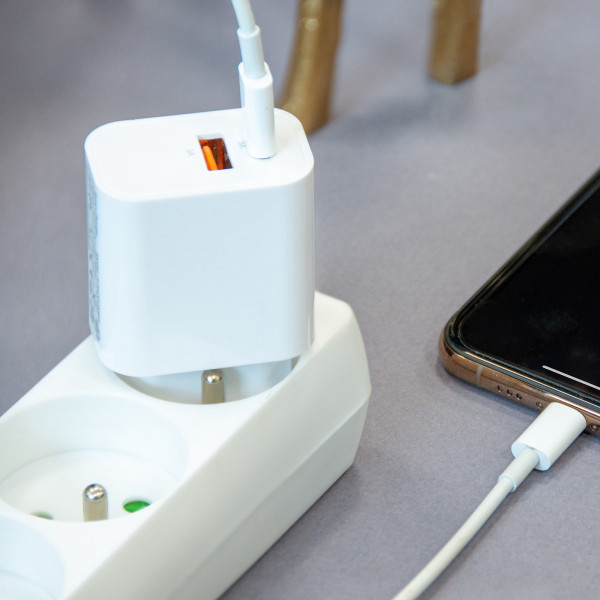 SUKO - CHARGEUR SECTEUR USB TYPE-C 15W + USB-A - BLANC