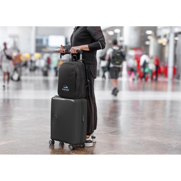 UDINE. Cestovný batoh s jedným úplne otvárateľným priestorom z recyklovaného polyesteru s vysokou hustotou 300D 16"