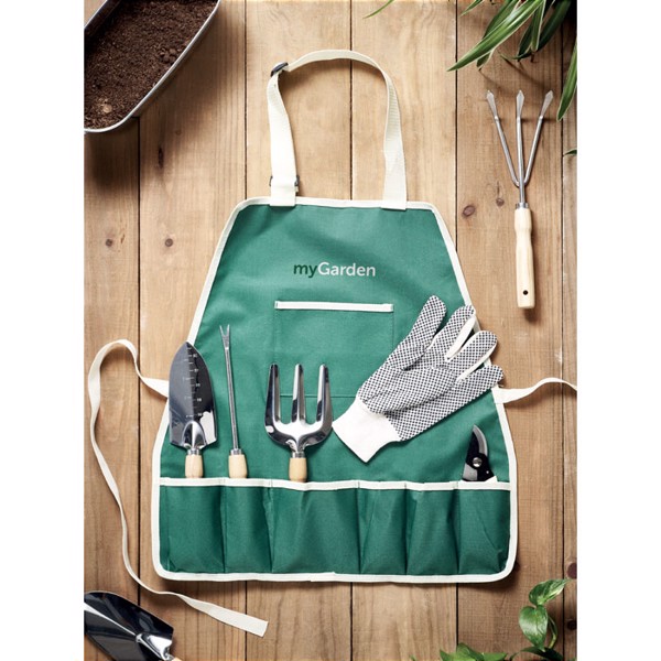 MB - Garden tools in apron Greenhands