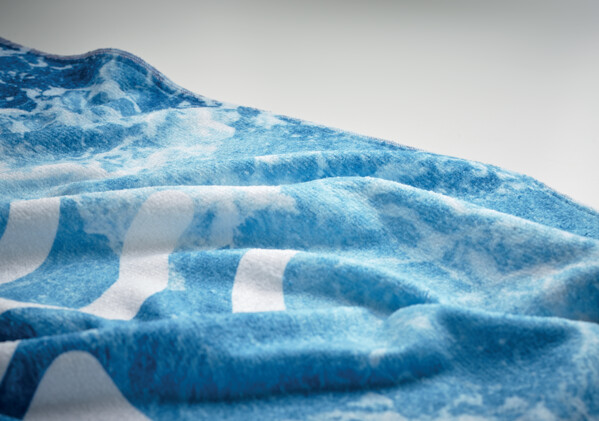 Full colour beach towel in 350gsm cotton and recycled polyester (rPET) - 100x180cm / Individual polybag