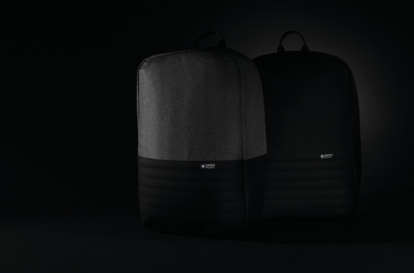 RFID nedobytný batoh na notebook Swiss Peak z RPET AWARE™ - Černá