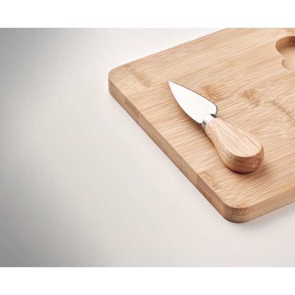 MB - Cheese board set in bamboo Darfield