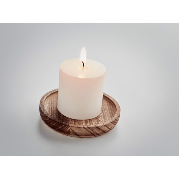 Candle on round wooden base Pentas