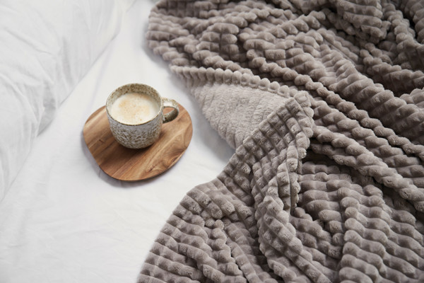 Vinga Branson recycled blanket rPET, 130x170 cm - Grey
