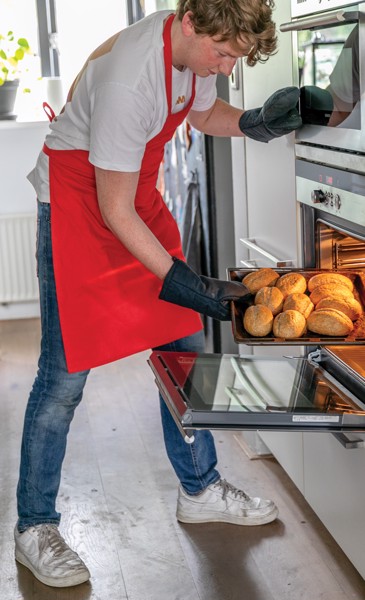 Zástěra Impact ze 180g recyklované bavlny AWARE™ - Červená