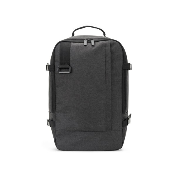 CIES. Batoh vyvinutý tak, aby splňoval rozměry požadované leteckými společnostmi, z recyklovaného polyesteru vysoké hustoty 600D