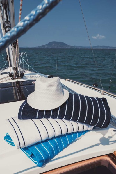Olima Beach Striped Towel - White / Navy