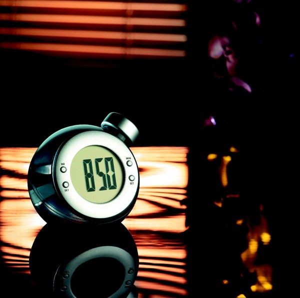 Water powered LCD desk clock Droppy