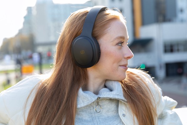 Urban Vitamin Belmont wireless headphone - Black