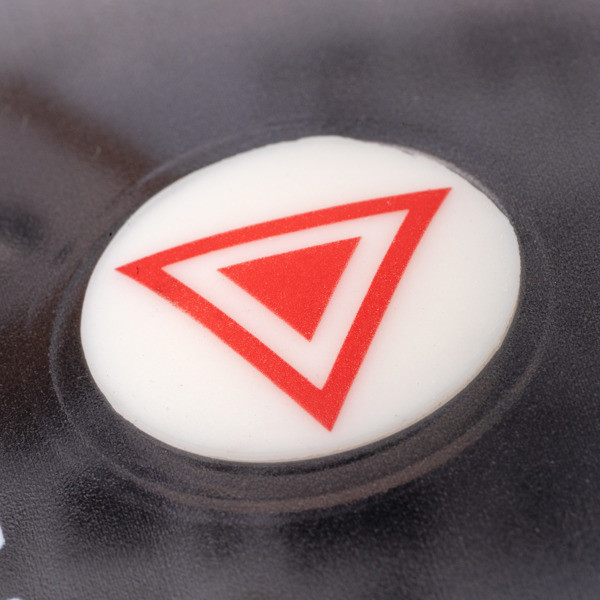 Homologated V16 emergency light with geolocation customised