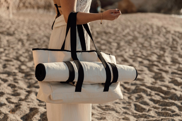 VINGA Volonne AWARE™ recycled canvas beach bag - Off White / Black