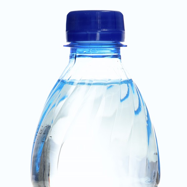 Hiilihapoton vesi omalla etiketillä (500 ml)