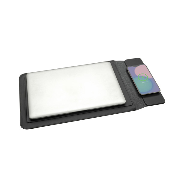 Swiss Peak 15W magnetic charging laptop sleeve 14-15,6"