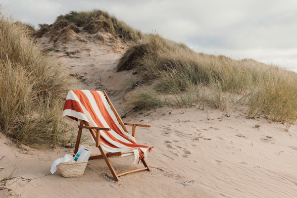 VINGA Valmer beach towel - Red / Beige