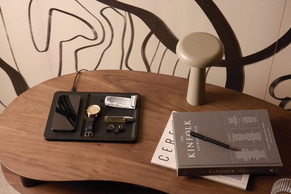 VINGA Timo RCS Desk-Charger und Ablage - Schwarz