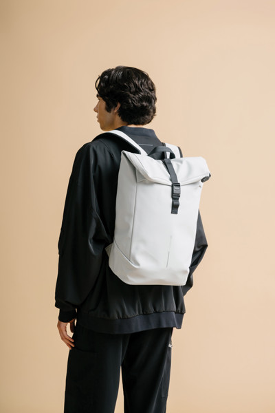 Voděodolný batoh Urban s klopou - Off White / Černá