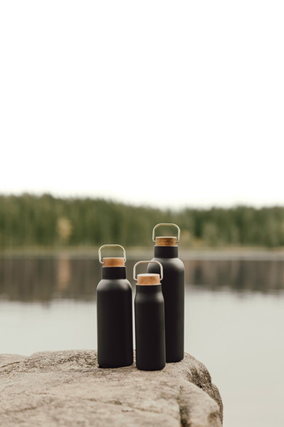 Vinga Ciro vacuum bottle, 580ml, recycled steel - Black