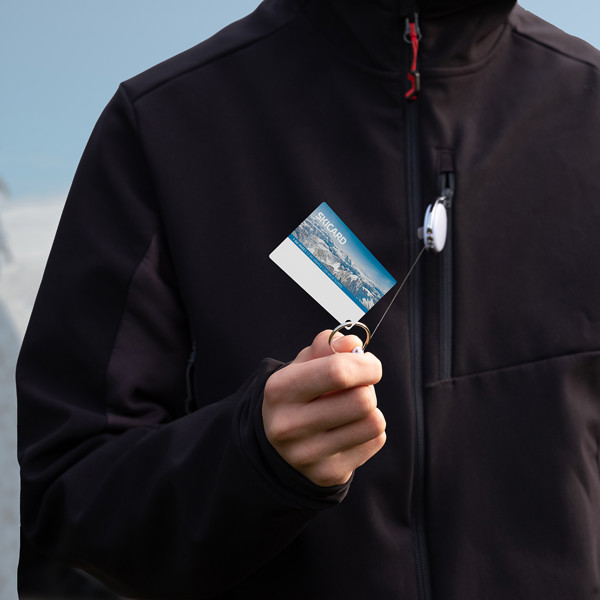 Ski-pass with carabiner - White