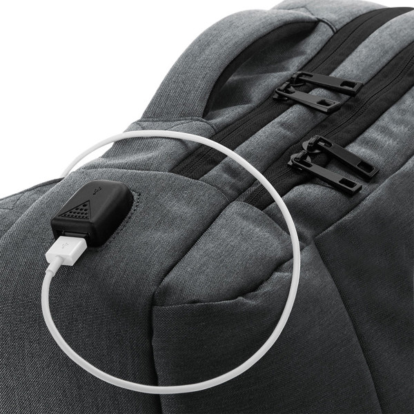 Q-Tech Charge Convertible Backpack - Black / ONE SIZE