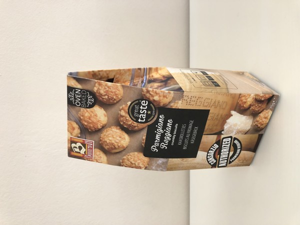 Syrový snack s Parmezánom