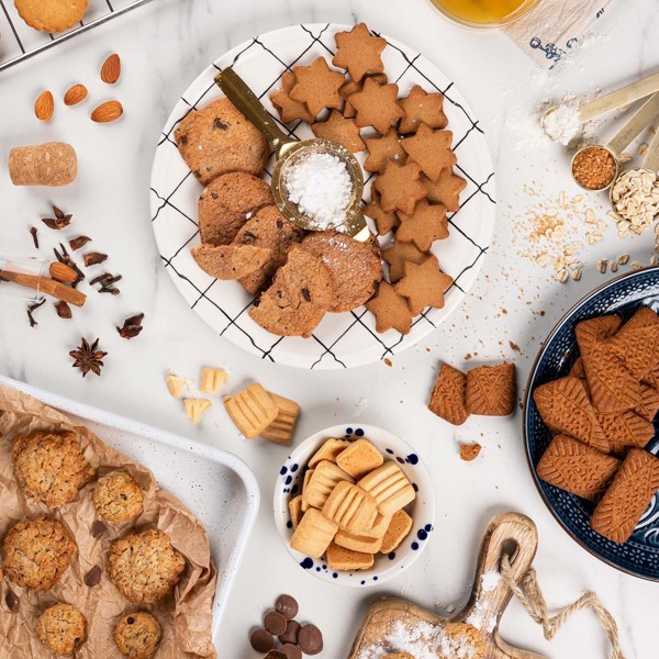 ADVERTISING OATMEAL COOKIES TIN
