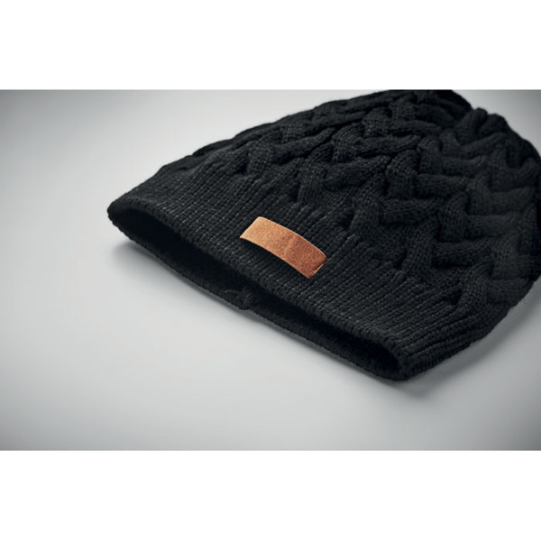 Cable knit beanie in RPET Katmai - Black