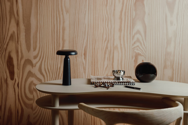 VINGA Avery RCS table lamp - Black