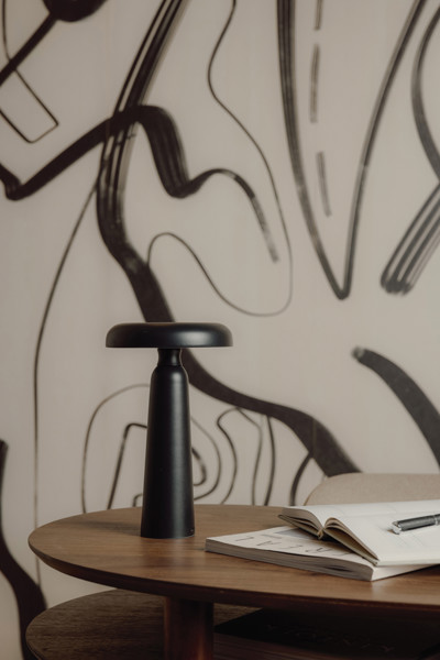 VINGA Avery RCS table lamp - Black