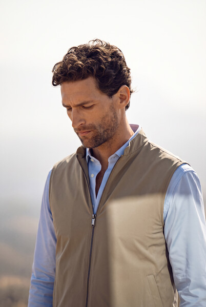 Modern Vest Walnut S