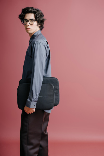 Ovitek za prenosni računalnik XD Design 16 in, rPET, nepremočljiva zadrga