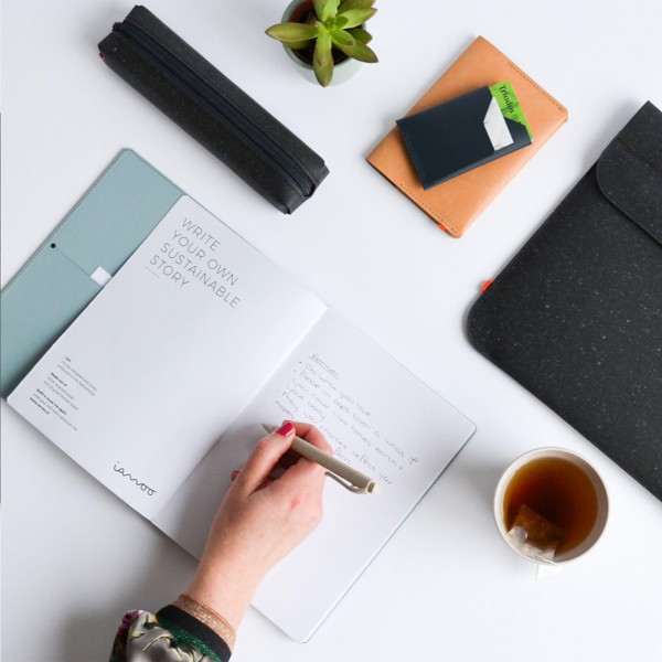 Recycled Leather Passport Holder étui à passeport - Noir