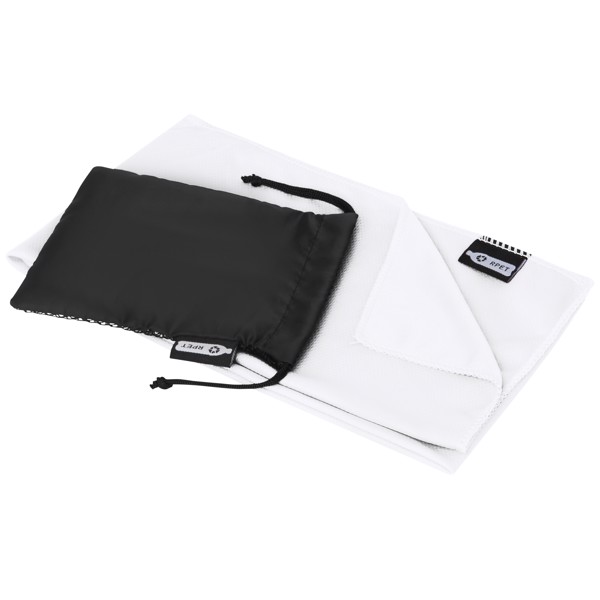 Serviette de sport rafraîchissante en PET recyclé Raquel avec pochette 80 x 30 cm - Blanc