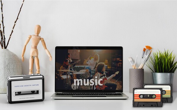 Cassette player with USB-to-MP3 converter