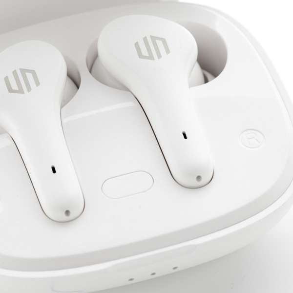 Urban Vitamin Byron ENC earbuds - White