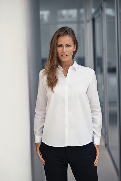 Green Bow 01 Woman Relaxed White S