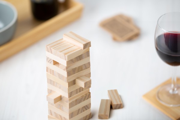 Huojuva torni -peli Gisa