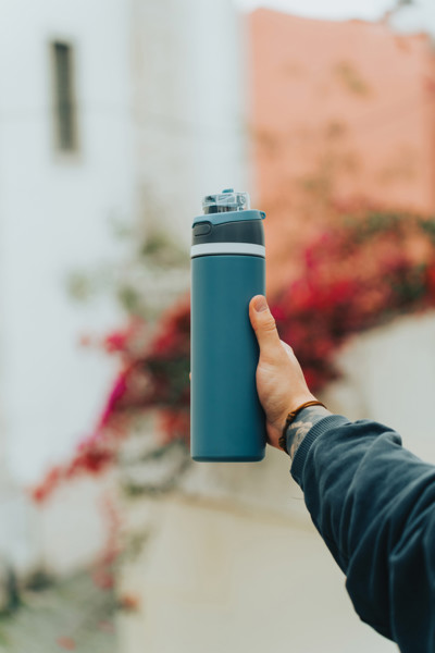 Uzavíratelná láhev Omni Sip 720ml z RCS recyklované oceli - Modrá
