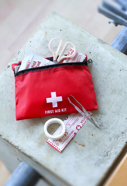 First aid kit Rosalina | 11 pcs - red