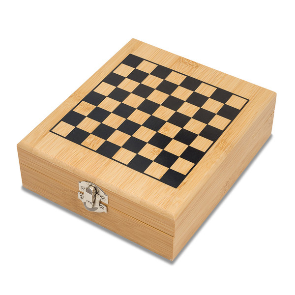 Abruzzo chess and wine set