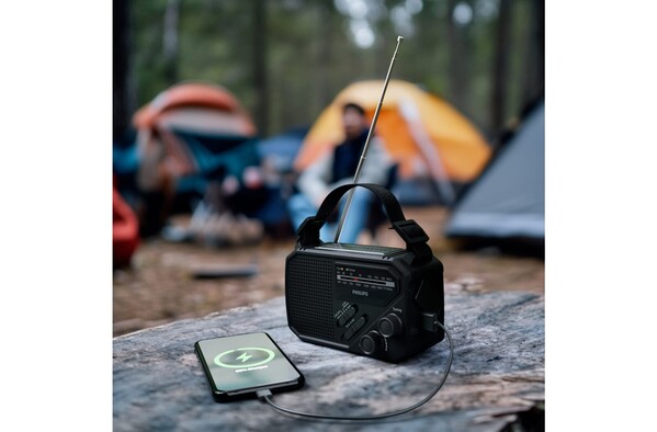 Philips TAR1609 Emergency Radio with Analog FM/AM Tuner and Flashlight