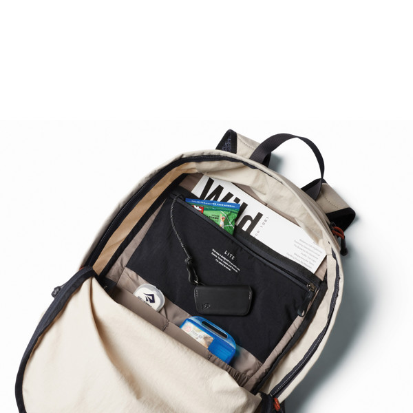 Bellroy Lite Daypack - Béžová