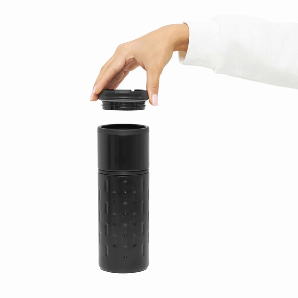Dvojstenný cestovný hrnček Exclusive Liquid - Čierna