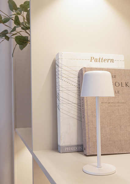 USB dobíjateľná stolná lampa Zenic z RCS recykl. plastu, biela -
