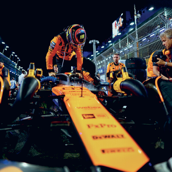 Notique Poznámkový Kalendář Formule – Jiří Křenek 2027, 30 x 30 cm - Východní