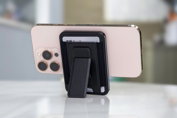 BrandCharger card holder Wally Stand Pro | Recycled